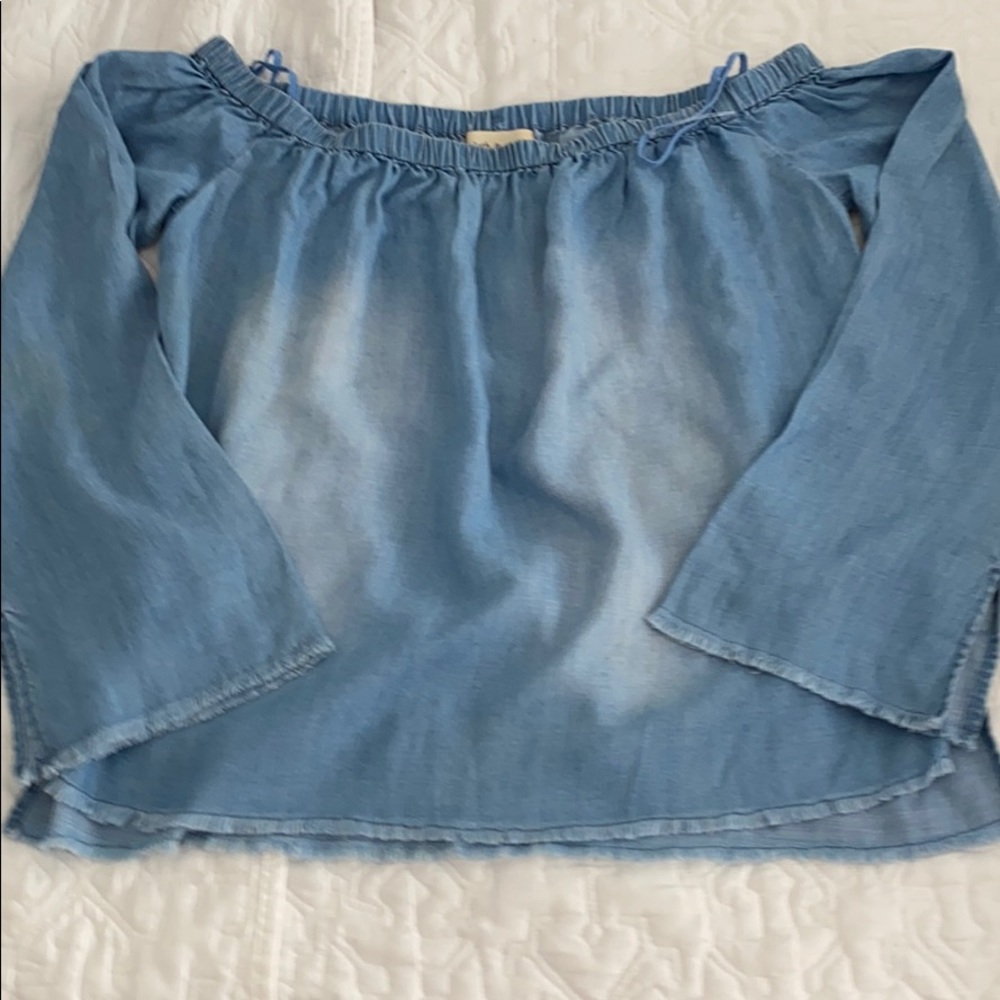 Adorable NWT cloth and stone off the shoulder top